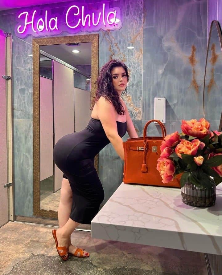 Escorts in Lahore Areas — mobile-first composition for smooth grid browsing — VIP escorts in Lahore — gallery 2/15 — asset 32