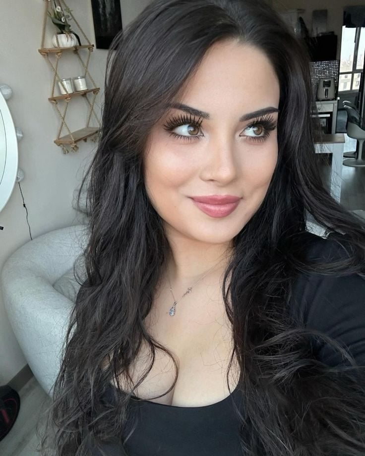 Escorts in Multan — relaxed seated portrait for a calm introduction — VIP escorts in Multan — gallery 10/15 — asset 65